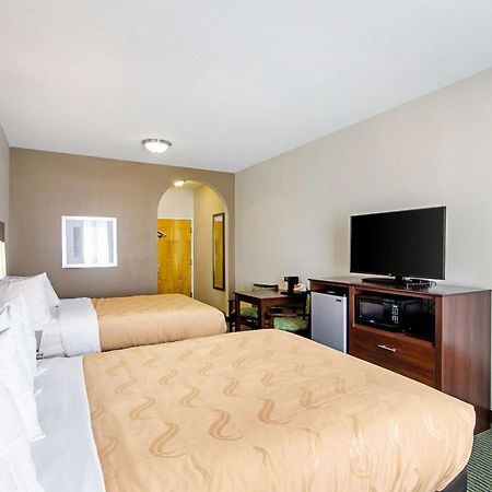 Quality Inn & Suites Near Tanger Outlet Mall Gonzales Bagian luar foto