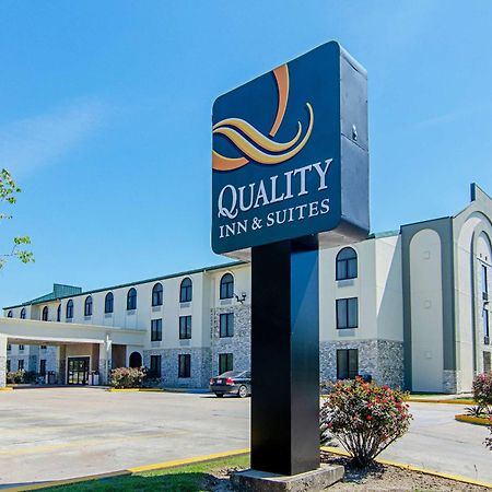 Quality Inn & Suites Near Tanger Outlet Mall Gonzales Bagian luar foto