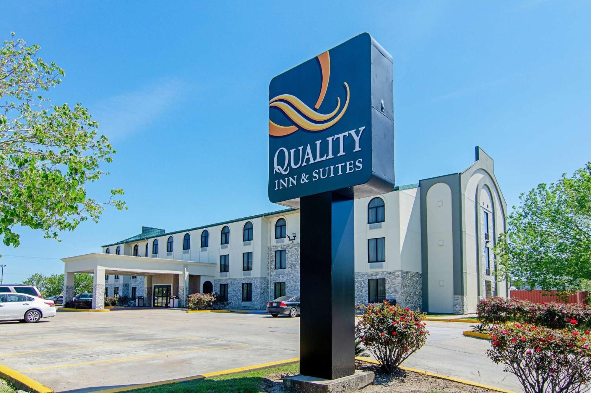 Quality Inn & Suites Near Tanger Outlet Mall Gonzales Bagian luar foto