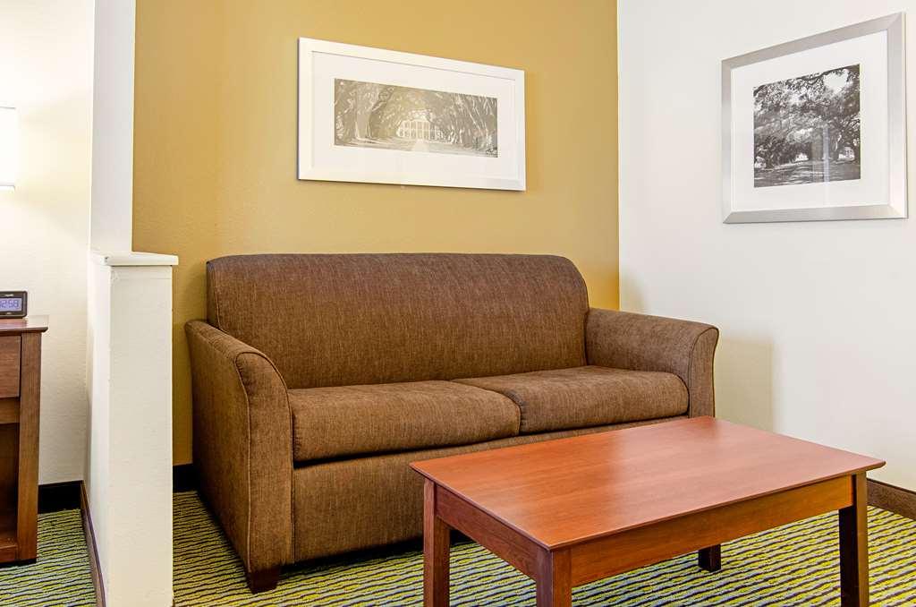 Quality Inn & Suites Near Tanger Outlet Mall Gonzales Ruang foto
