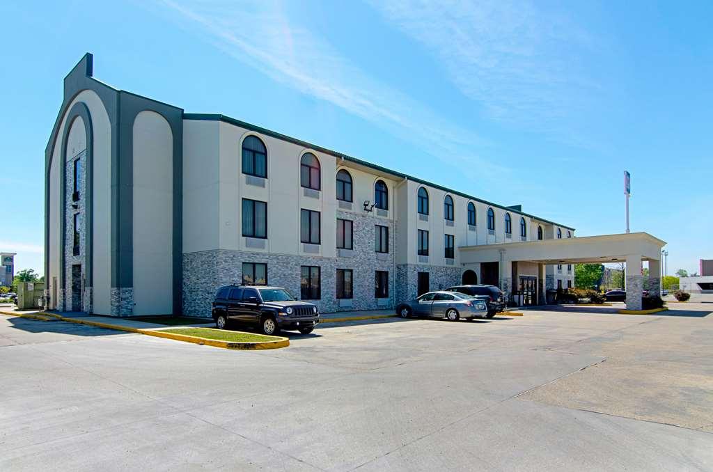 Quality Inn & Suites Near Tanger Outlet Mall Gonzales Bagian luar foto